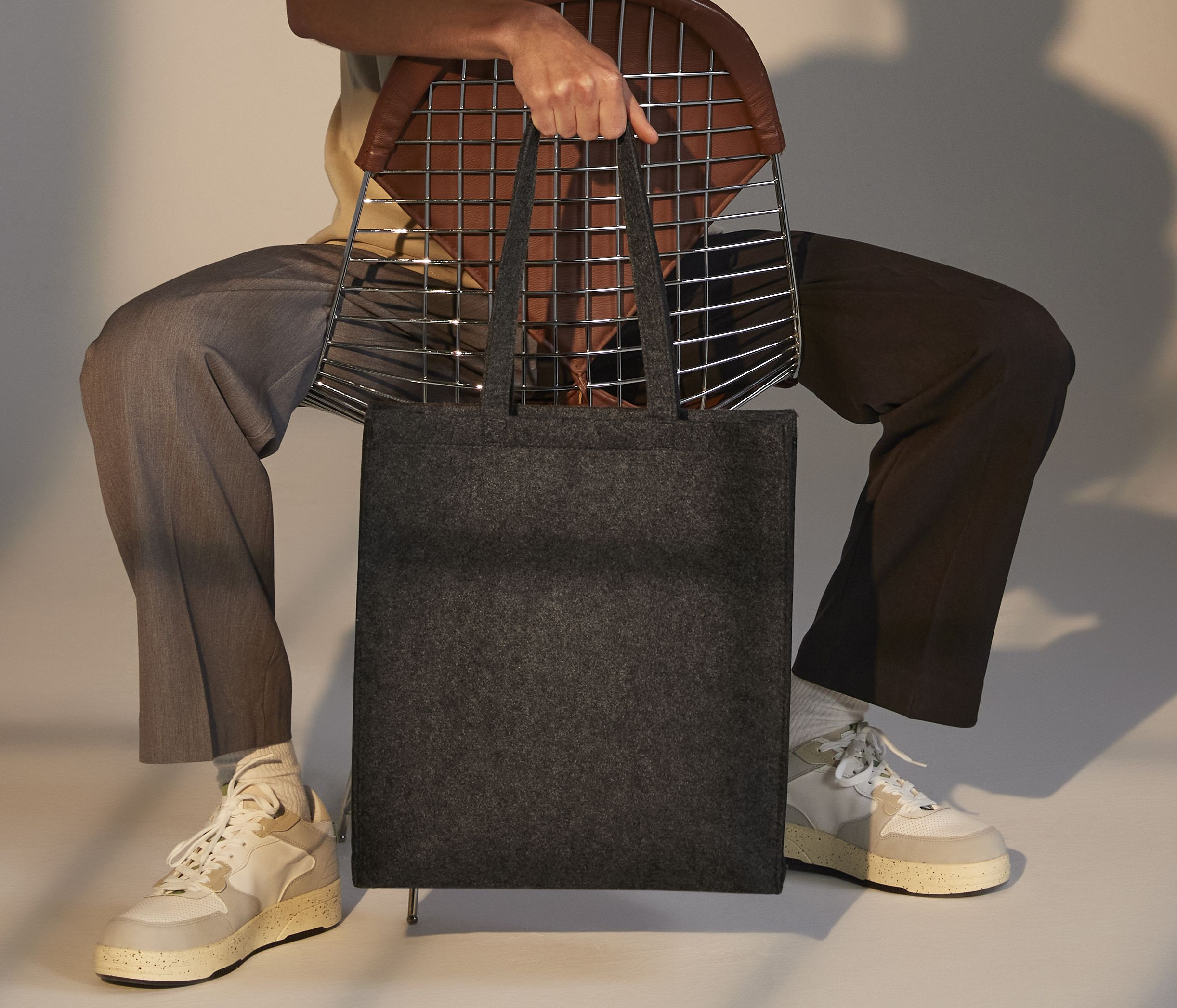 FELT TOTE BAG
